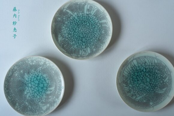藤内紗恵子さんの作品「墨貫入 中皿」
