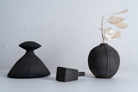 橋さんの蓋付きの花器