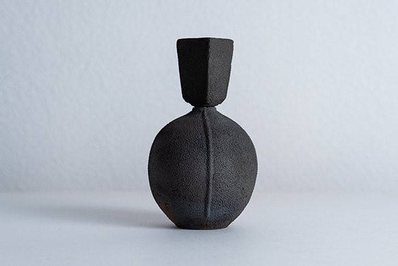 橋さんの蓋付きの花器