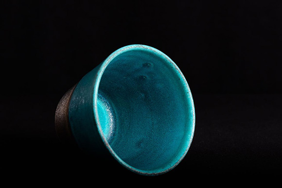 吉田丈さんのトルコ釉のカップ